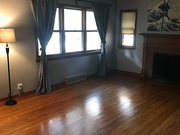 4th image of 2430 Barrington Pl