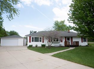 9502 W Ruby Ave, Wauwatosa, WI 53225