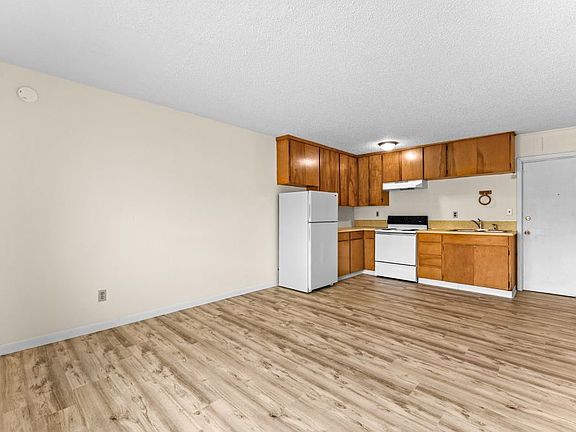 3rd image of 619 Chetco Ave #6