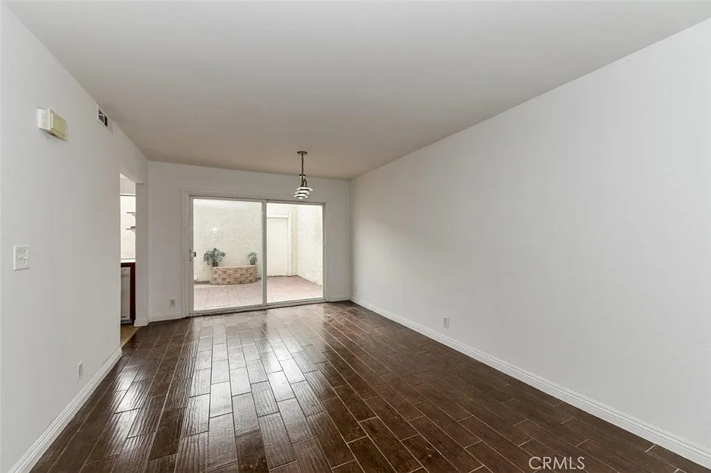 2 bed, 2.5 bath, 1295 sqft, $2,800 — Photo 4