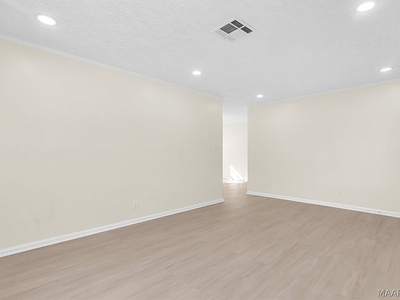 5th image of 107 Kent St