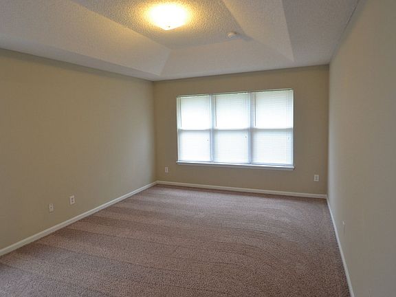 5th image of 12517 Ayrshire St E