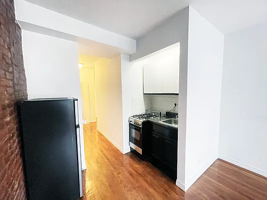 Rented by SERHANT. | media 10