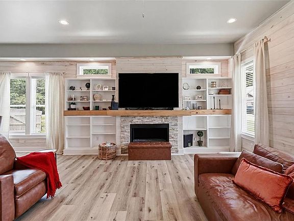 5th image of 44161 Nicholas Cir