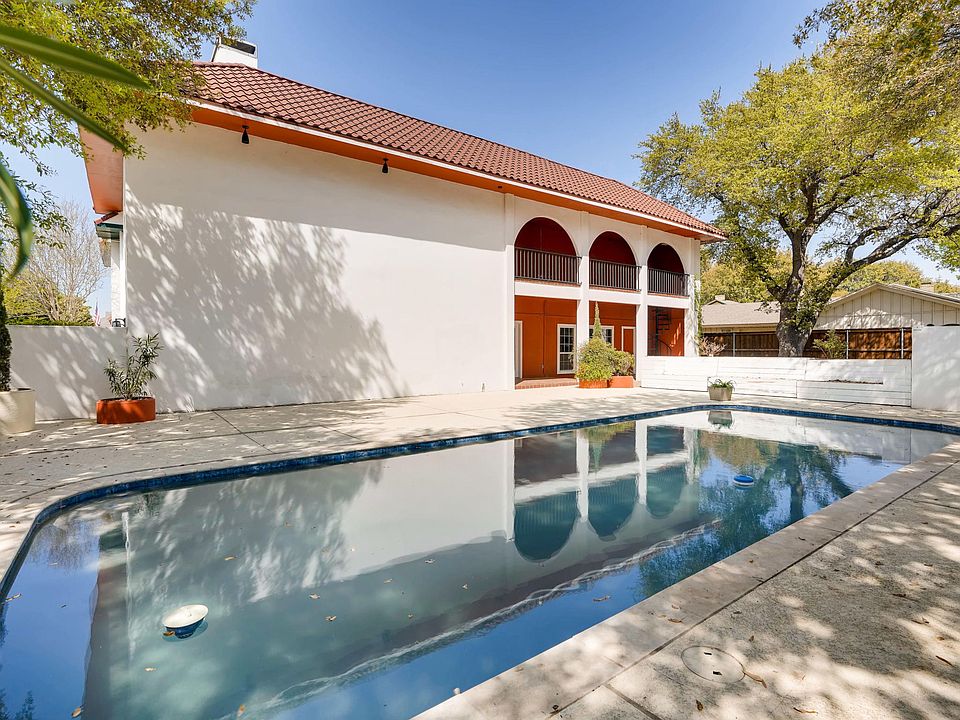 2219SevilleCourtArlington-026-26-PrivateSwimmingPool-MLS_Size.jpg