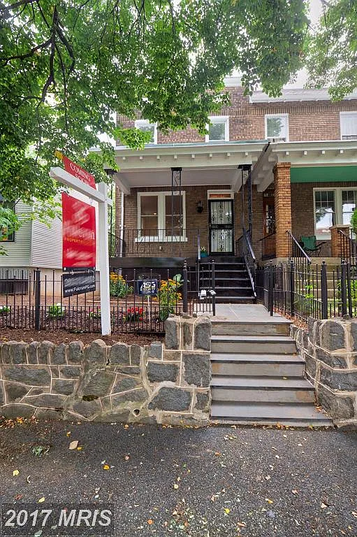 1817 D St SE photo 1