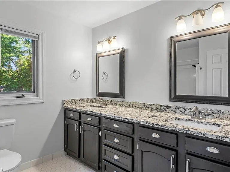 4103 Oak Hollow Dr — Photo 25
