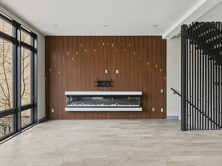 1002 Spadina Rd — Photo 7