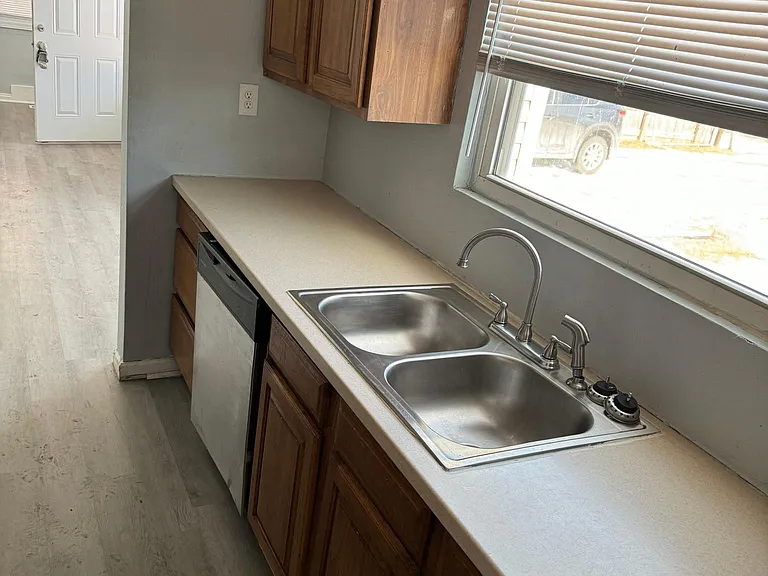 Mohawk St — Photo 14