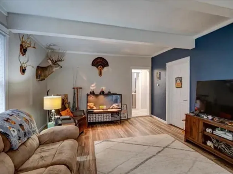 212 E Howard St #1 — Photo 4