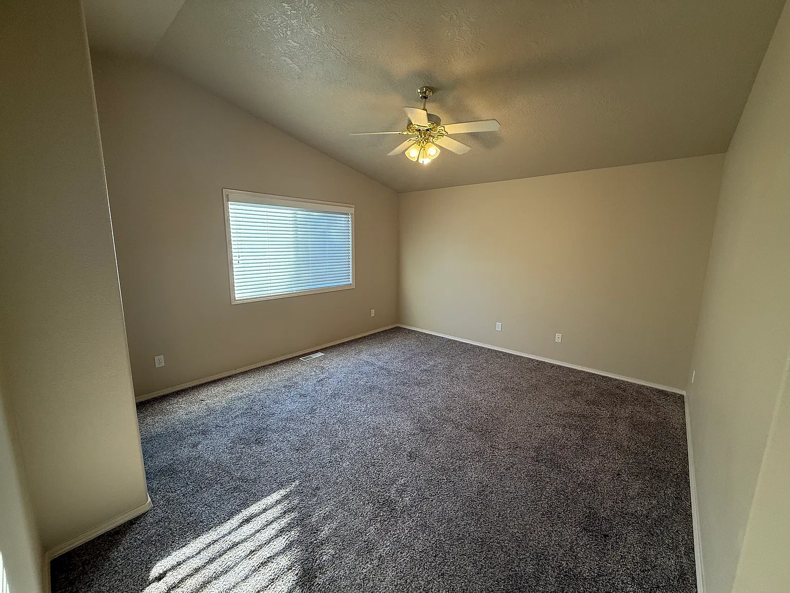 3 bed, 1546 sqft, $2,100 — Photo 2