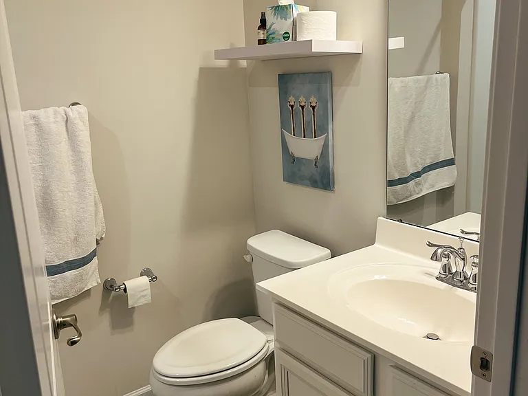 240 Stonehurst Dr — Photo 5