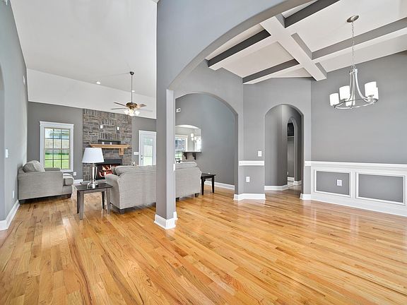 3rd image of 111 Thomas Traylor Ln