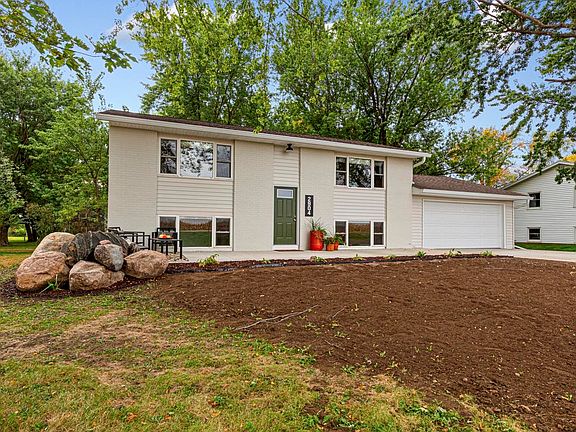 2nd image of 2904 College Dr
