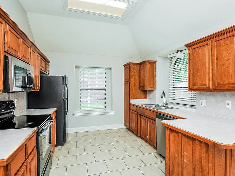 752 Bryan Dr — Photo 8