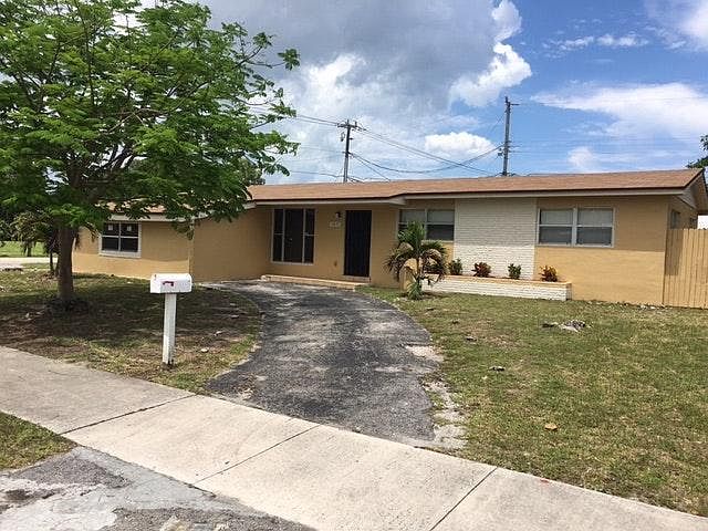 1st image of 19835 NE 11th Ct