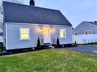 45 Metropolitan Park Dr, Riverside, RI 02915