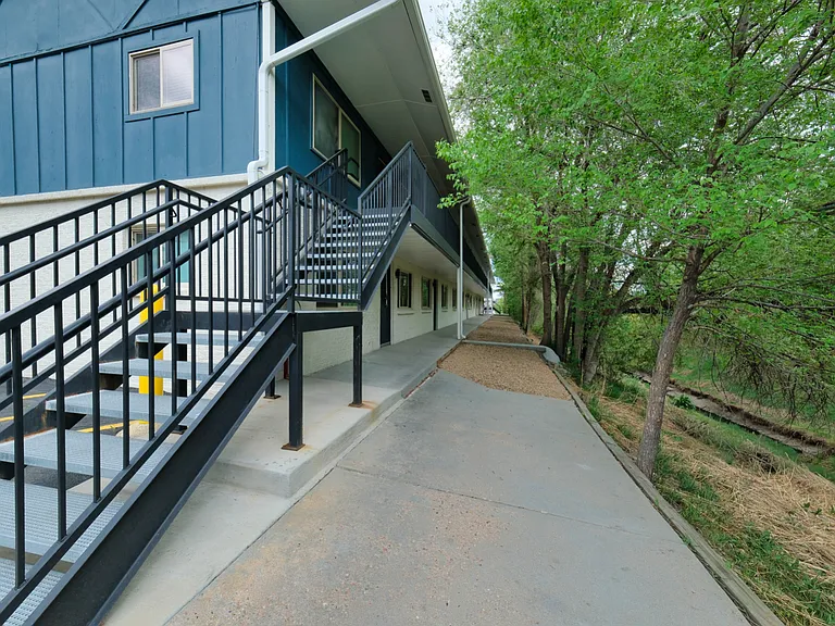 Lamar — Photo 10