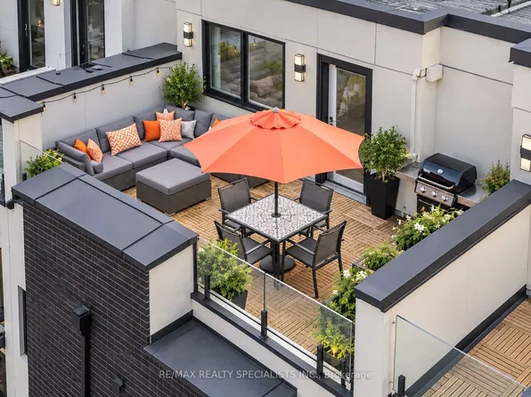 24 Fieldway Rd #5, Toronto, ON M8Z 0E3
