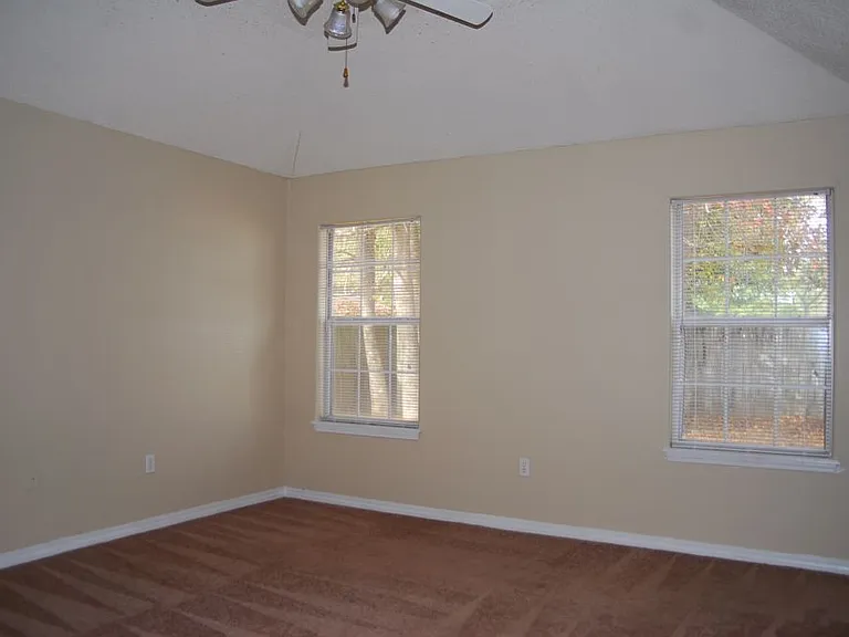 14486 Williamsburg Dr — Photo 6