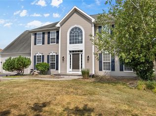 10 Mildenhall Rdg, Fairport, NY 14450