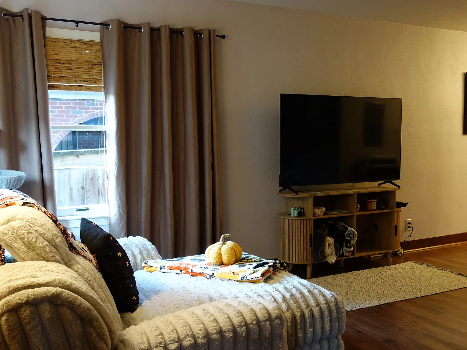 2 bed, 1000 sqft, $1,400 — Photo 4