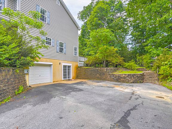 3rd image of 18441 Matthews Dr Unit B
