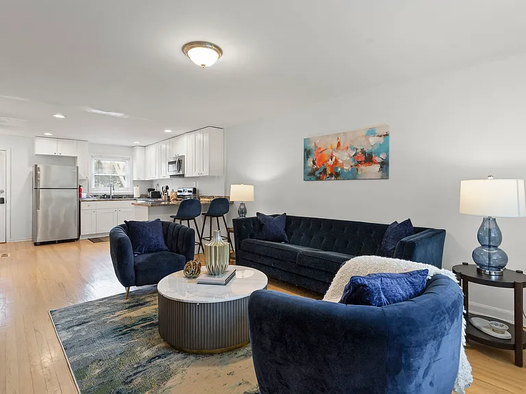 1011 W 38th St #A — Photo 2