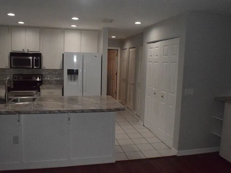 1125 Apple Ter #1125 — Photo 22