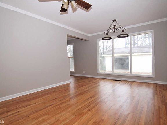 3rd image of 307 Forest Hill Dr