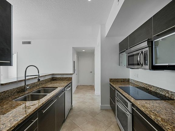 5th image of 550 Okeechobee Blvd APT 1605