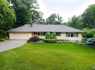 25 Woodland Dr, Woodcliff Lake, NJ 07677