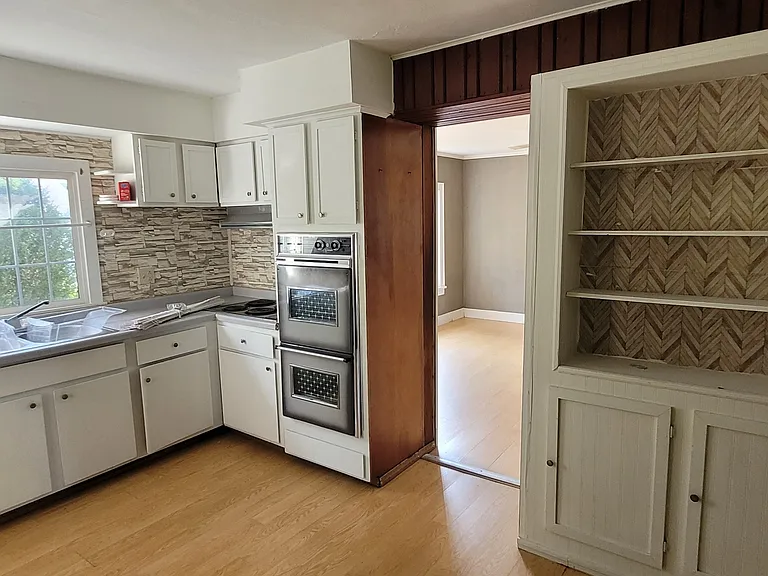 2504 Herbert St — Photo 4