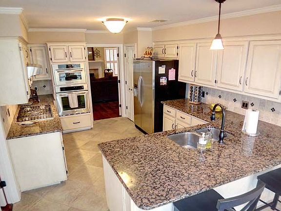 2nd image of 2914 S Creekwood Dr