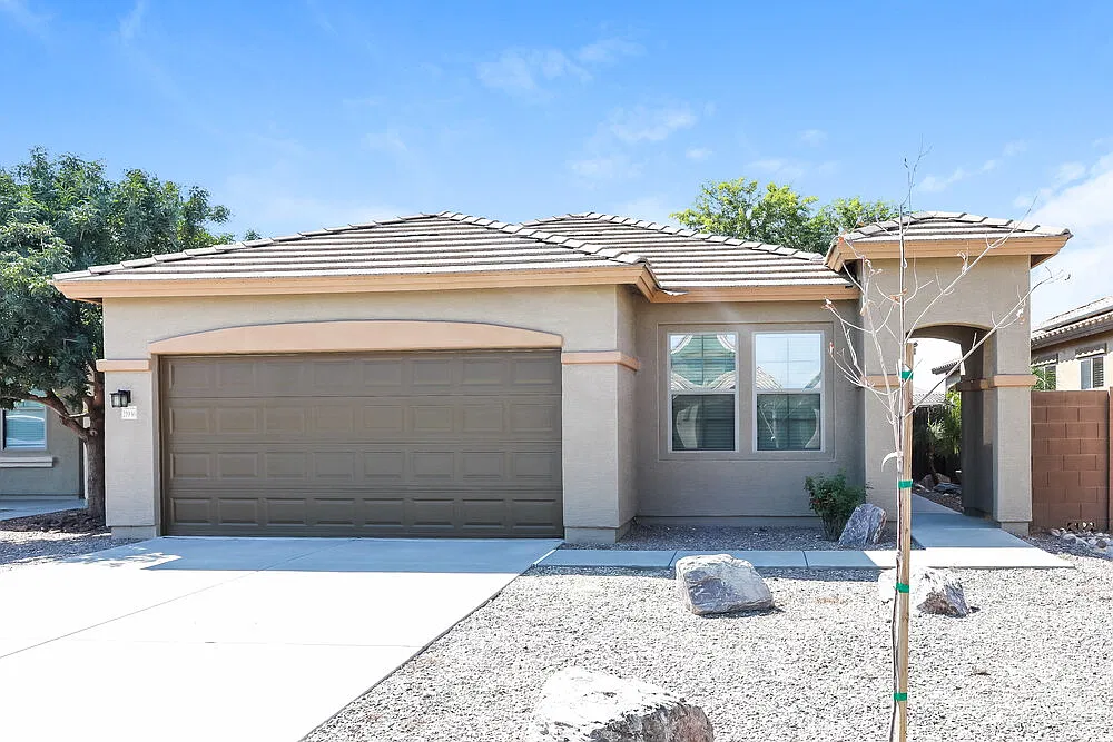 3 bed, 2.0 bath, 1646 sqft, $2,510 — Photo 1