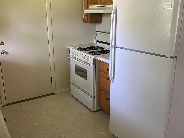 706 S Taylor Dr — Photo 7