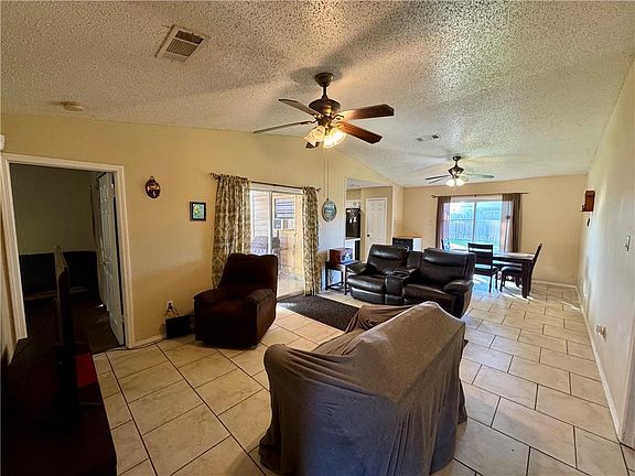 3rd image of 2424 Park Place Dr