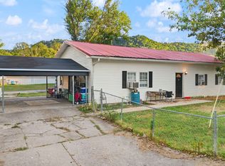 43 Front St, Irvine, KY 40336