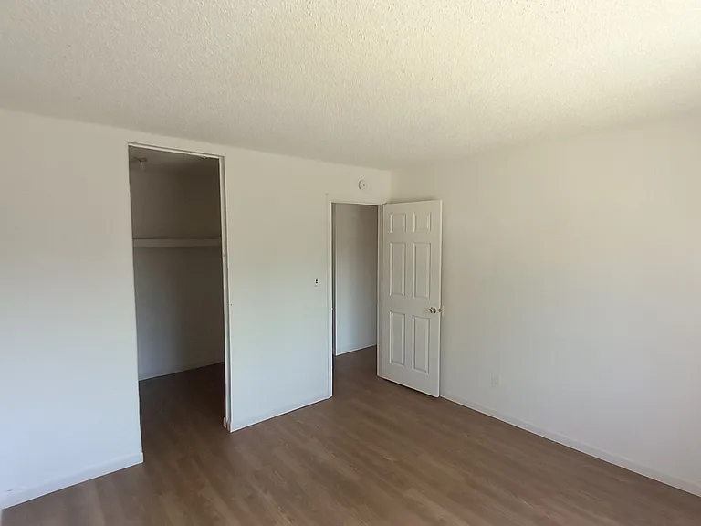 915 W Miner St — Photo 25