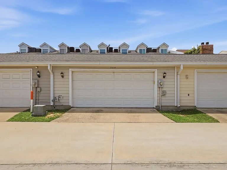 9419 Stonehouse Ln — Photo 22