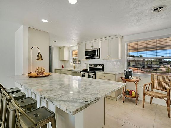 4th image of 6426 Colonial Dr