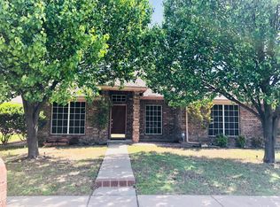 102 Clover Leaf Ln, Red Oak, TX 75154