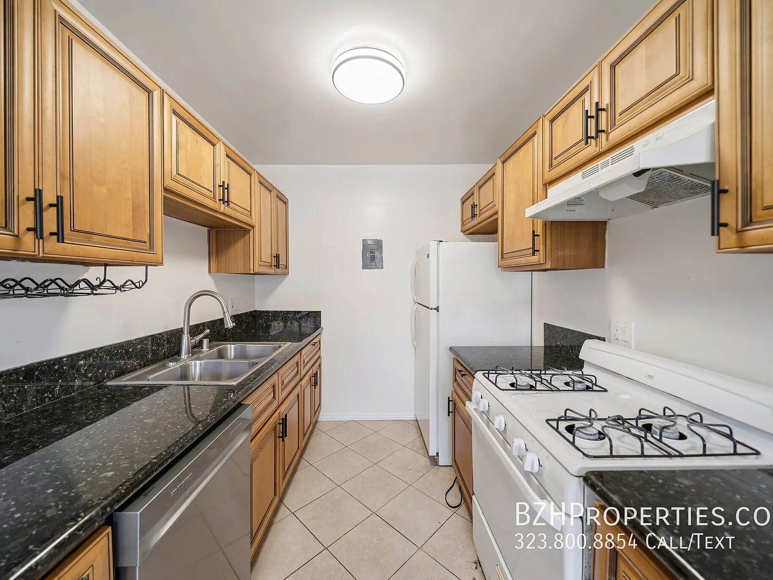 Top Floor 1 Bedroom in West Hollywood with Parking — Photo 4
