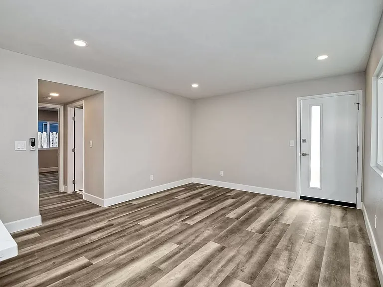 5430 Lauretta St — Photo 11