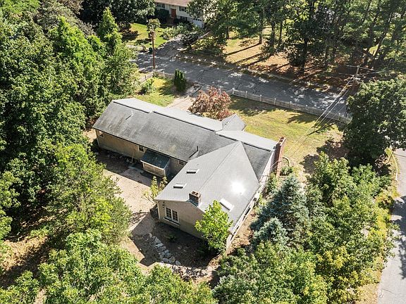 2nd image of 30 Shagbark Rd