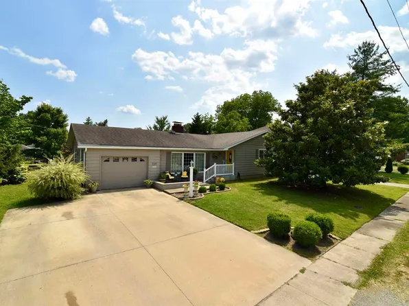 706 E 5th St, West Frankfort, IL 62896