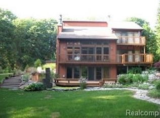 765 Spruce Hill Ln, Ortonville, MI