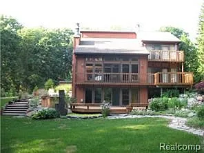 765 Spruce Hill Ln photo 1