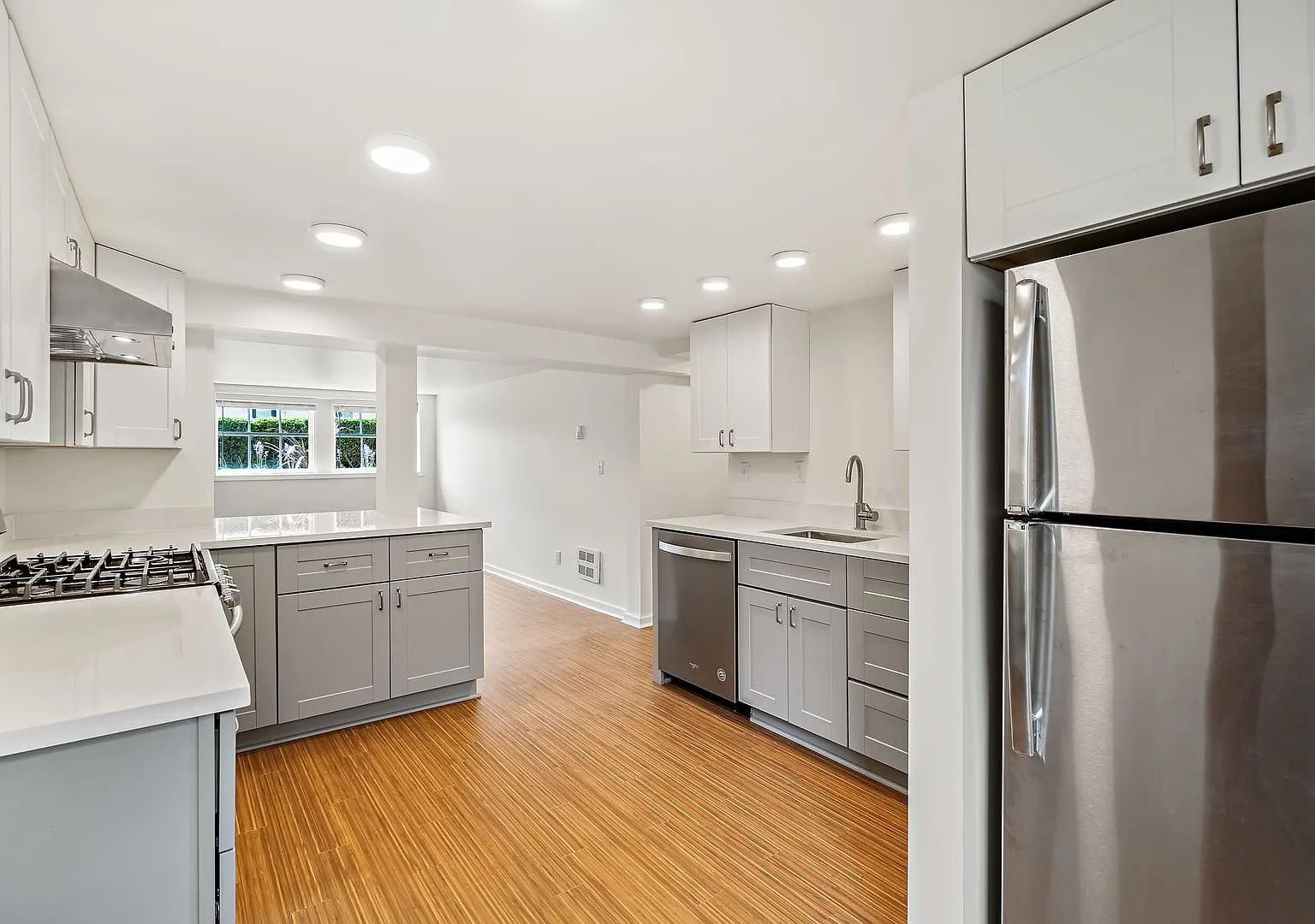Osborne Nob Hill Triplex — Photo 3
