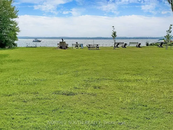 202 Garden Ave, Georgina, ON L4P 2L4